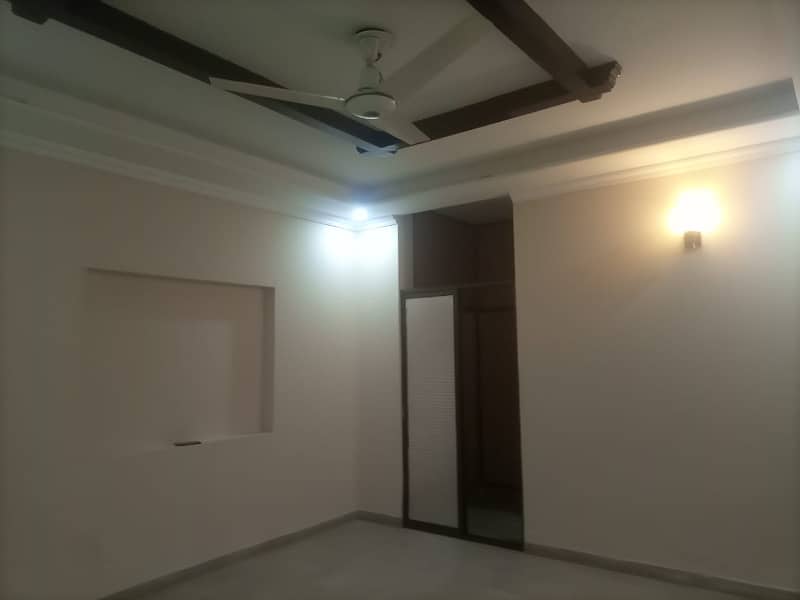 01 KANAL BEAUTIFUL LOWER PORTION AVAILABLE FOR RENT 7