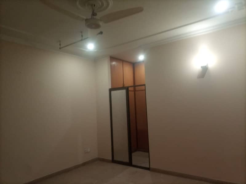 01 KANAL BEAUTIFUL LOWER PORTION AVAILABLE FOR RENT 8