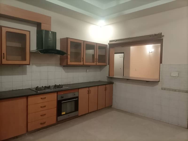 01 KANAL BEAUTIFUL LOWER PORTION AVAILABLE FOR RENT 10