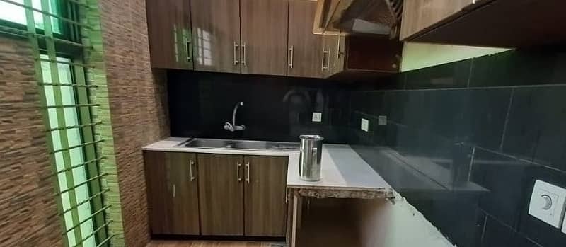 01 KANAL DESIGNER LUXURY UPPER PORTION AVAILABLE FOR RENT 1