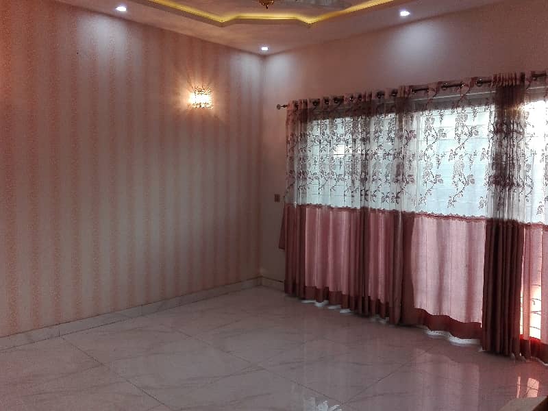 10 Marla Lower Portion for rent in Allama Iqbal Town 2