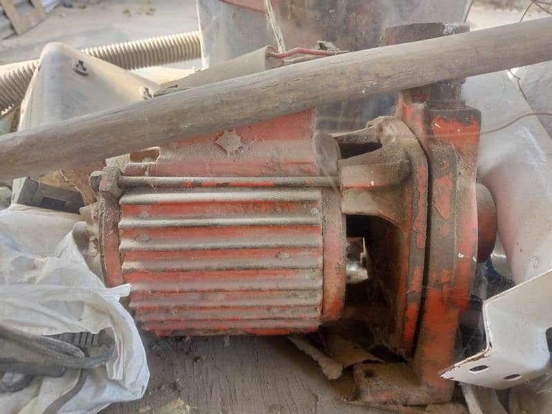 Mukhtalif Pani Boring Wali Motors aur Pumps For Sale 7