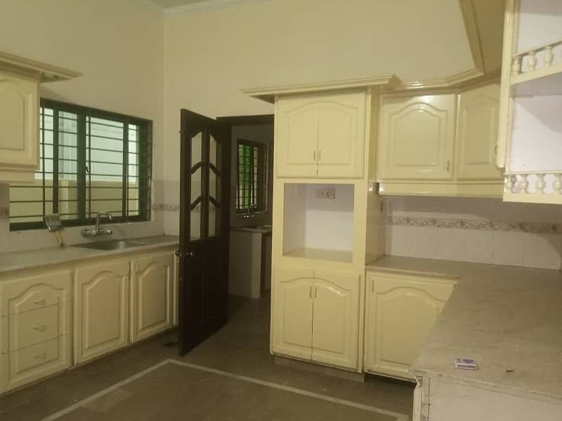 01 KANAL VERY BEAUTIFUL LOWER PORTION AVAILABLE FOR RENT 11