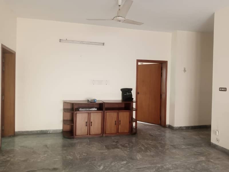 01 KANAL DESIGNER UPPER PORTION AVAILABLE FOR RENT AT VERY HOT LOCATION 0