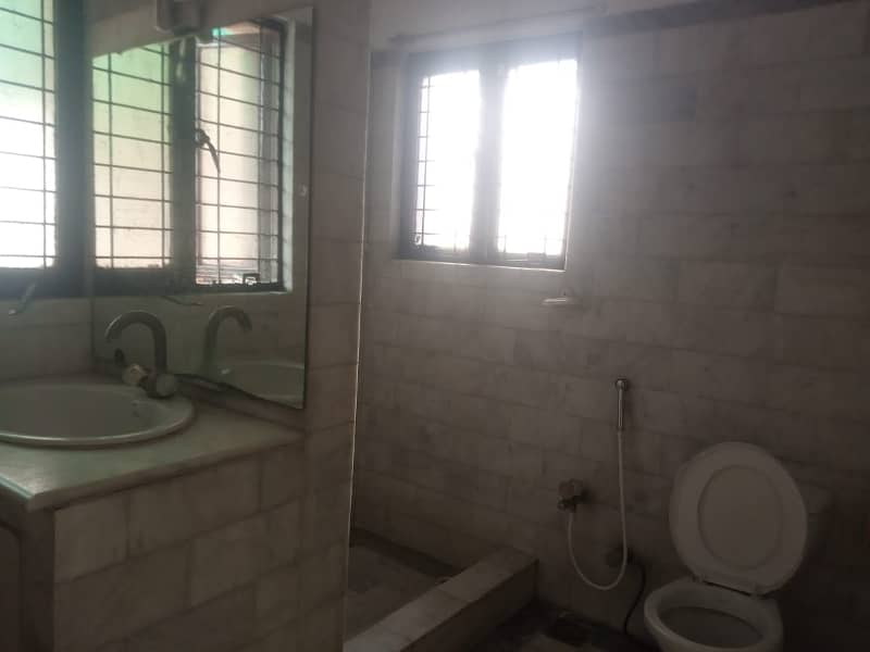 01 KANAL DESIGNER UPPER PORTION AVAILABLE FOR RENT AT VERY HOT LOCATION 4