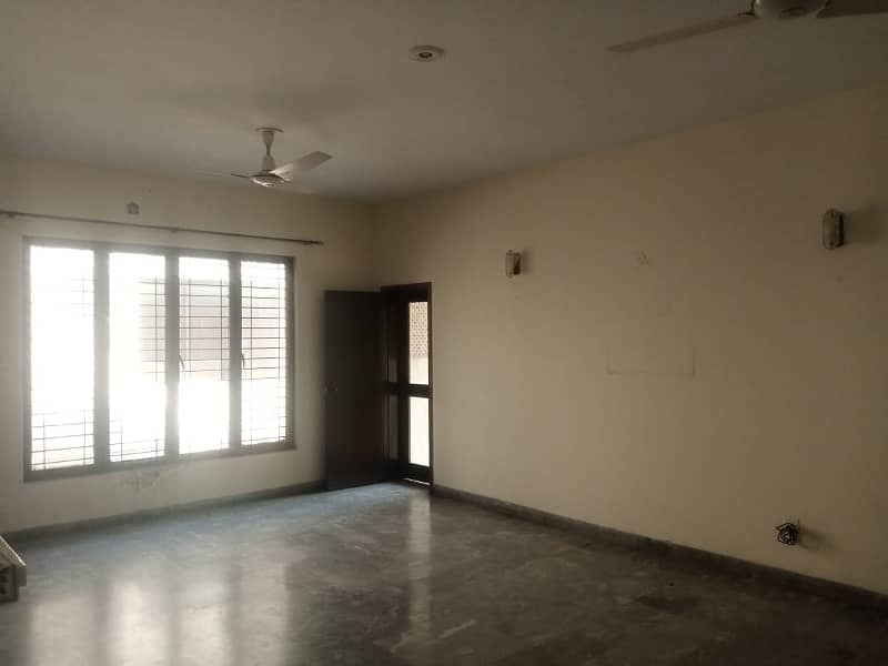 01 KANAL DESIGNER UPPER PORTION AVAILABLE FOR RENT AT VERY HOT LOCATION 11