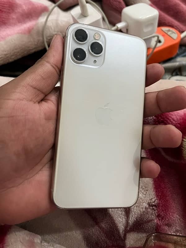 iphone 11pro silver color dual sim pta approved. . 256gb. btry on service 2