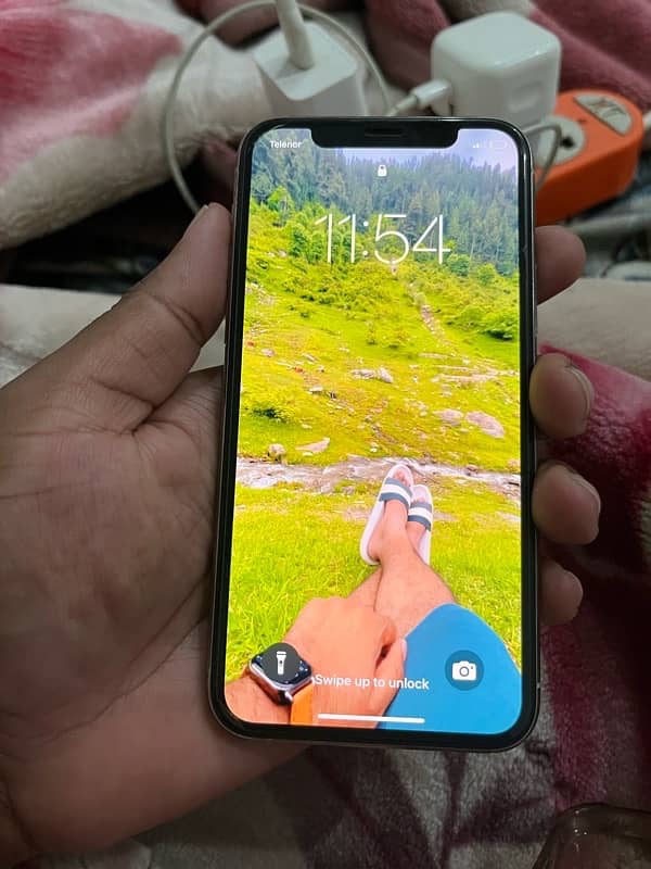 iphone 11pro silver color dual sim pta approved. . 256gb. btry on service 5