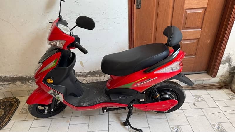 scooter yj fature 50cc like brand new 1