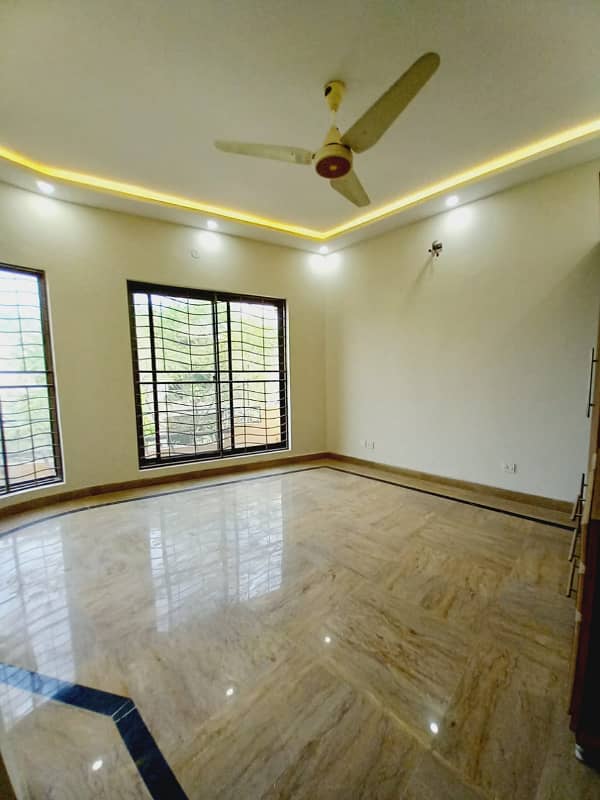 10 Marla New House For Rent 7