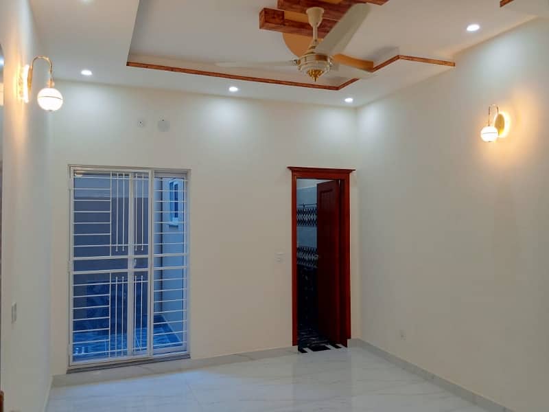 House For Grabs In 8 Marla Lahore 7