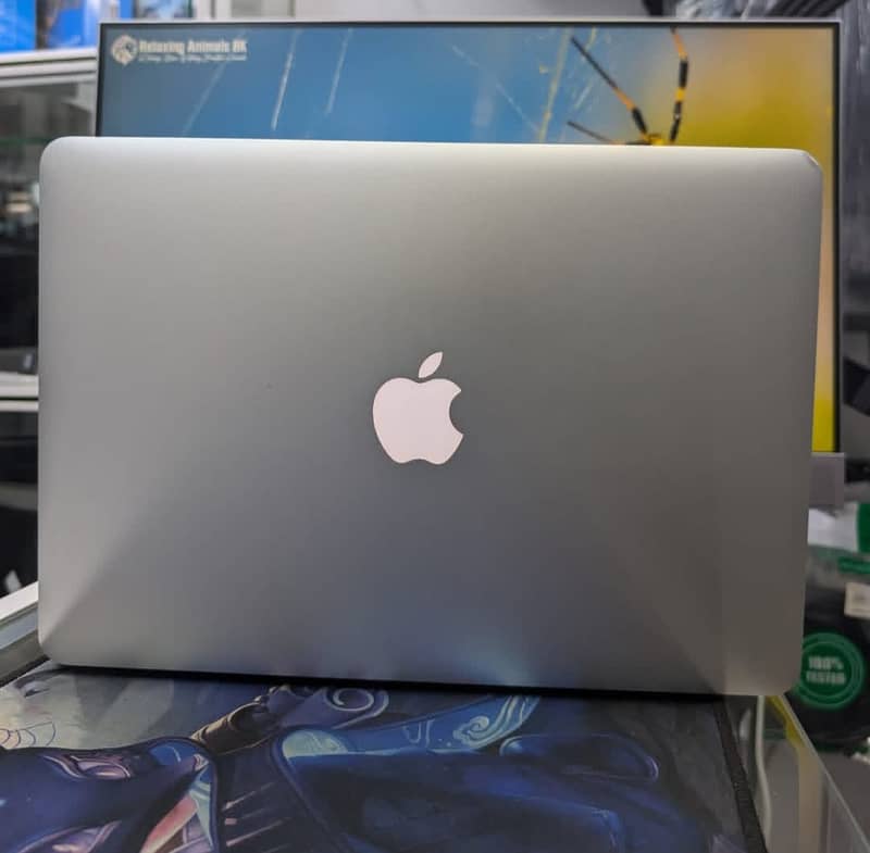 Apple MackBook Air 2017 core i7 256GB NvMe . . . . neat Machine 3