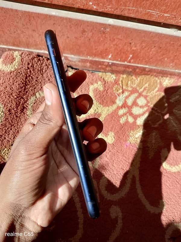 Apple IPhone XR Urgent sale 5