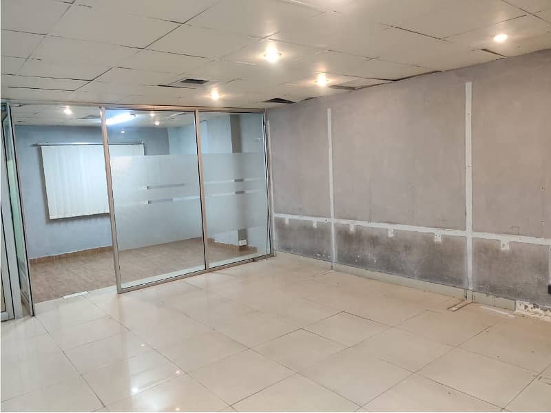 Area 825 Square Feet Office Available For Sale Real Pictures In Main Boulevard Road Gulberg 3 Lahore 0