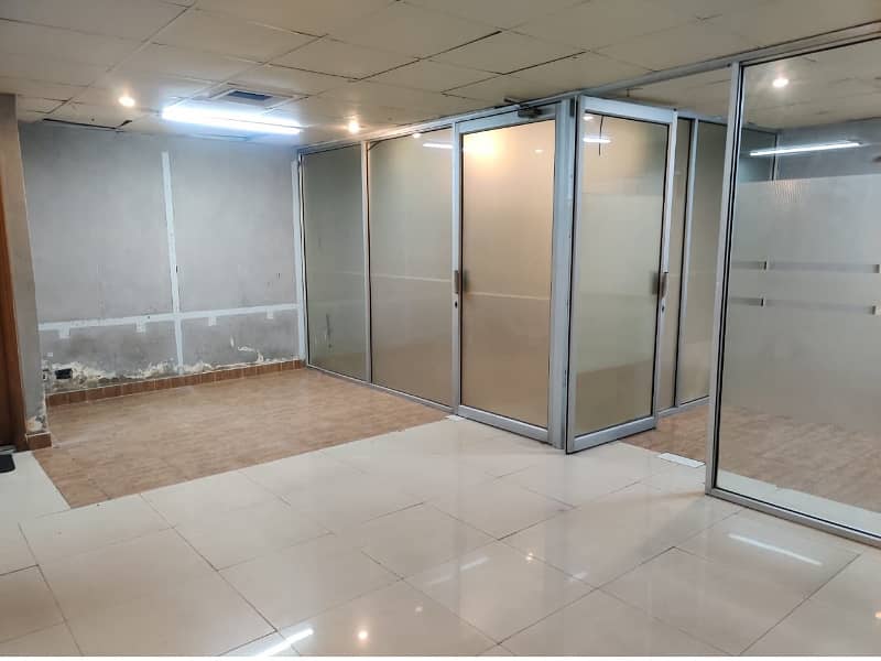 Area 825 Square Feet Office Available For Sale Real Pictures In Main Boulevard Road Gulberg 3 Lahore 7