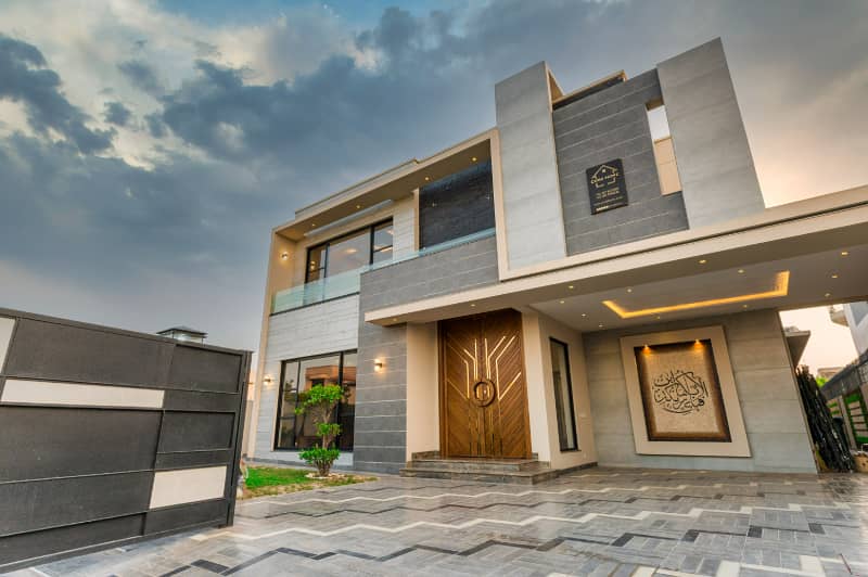 1 Kanal Lavish House With 100% Original Pics Available For Rent In DHA Lahore 0