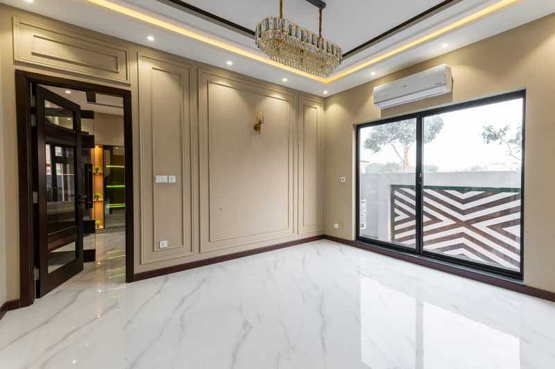 1 Kanal Lavish House With 100% Original Pics Available For Rent In DHA Lahore 17