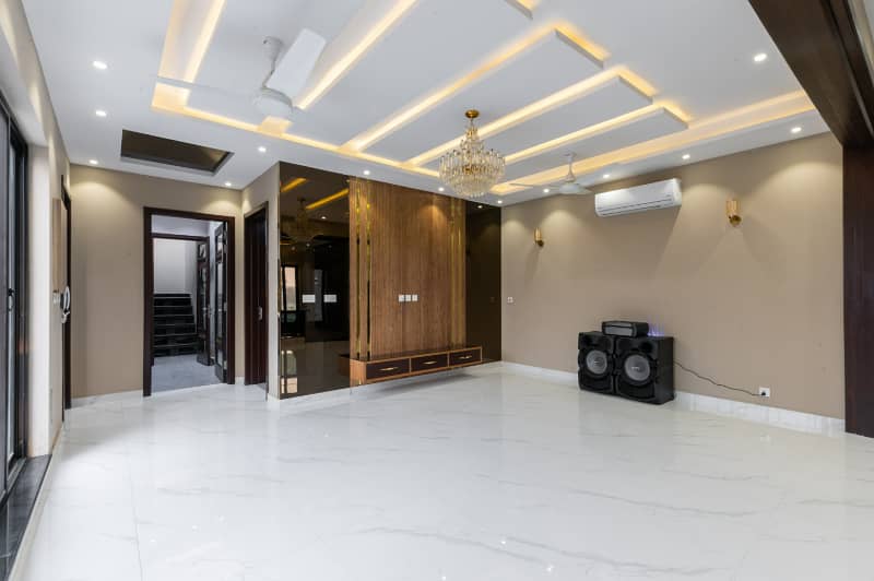 1 Kanal Lavish House With 100% Original Pics Available For Rent In DHA Lahore 29