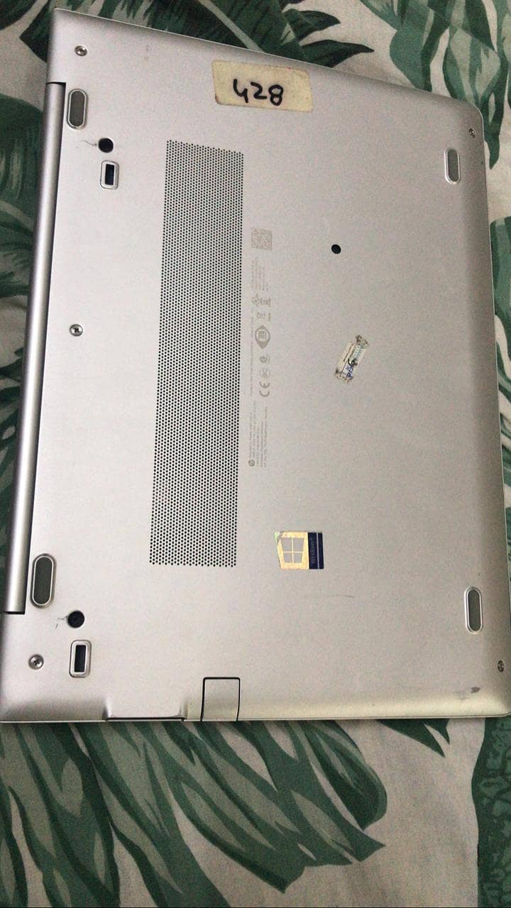 HP EliteBook 840 G5 touch and type 4