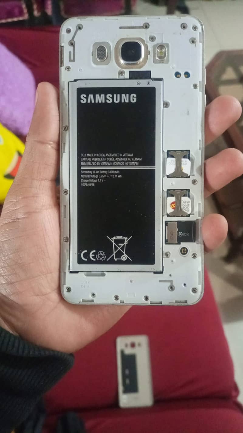 Samsung Mobile J7 (10) 2gb and 16gb 3