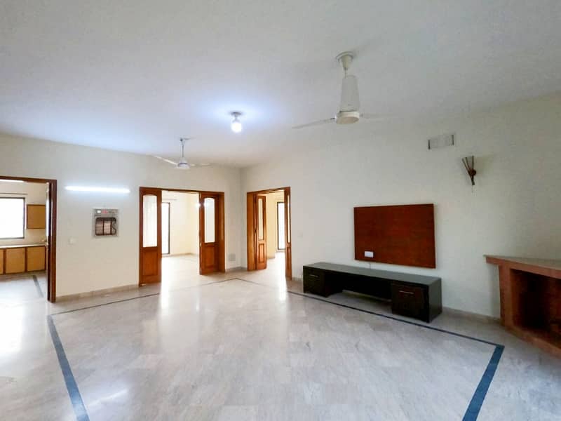 2 Kanal House With Basement - Prime Location - EME Society 36