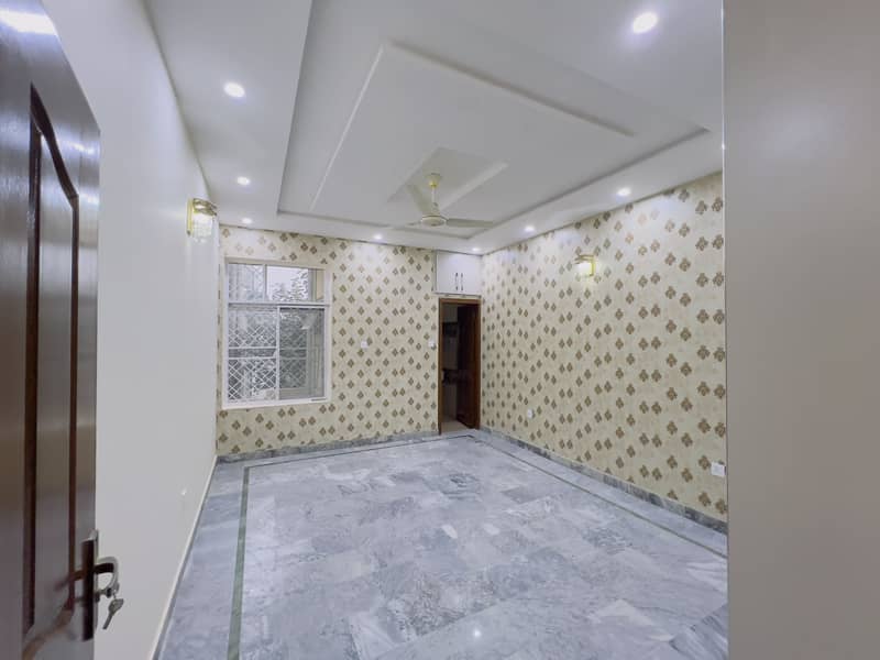 Prime 5 Marla Family Home in Johar Town - Close to All Amenities Emporium Mall 9