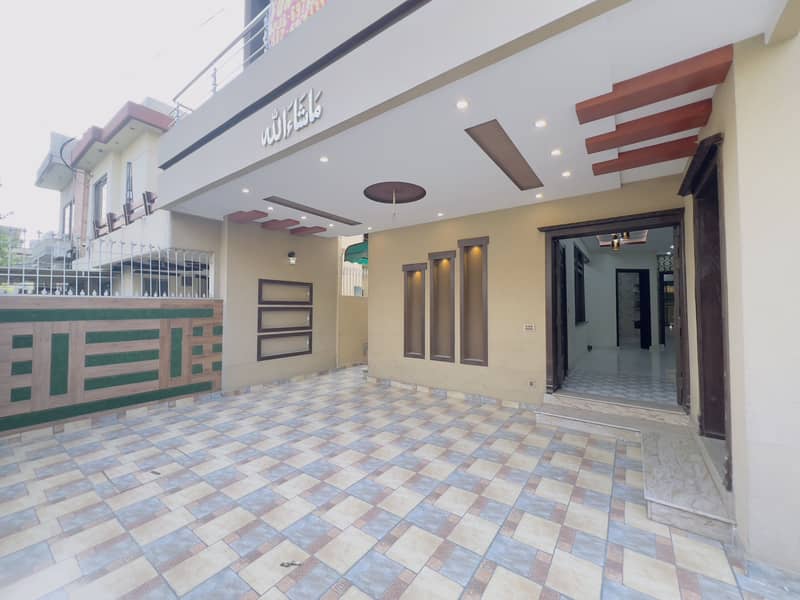 10 Marla Like Brand New House For Sale In Wapda Town Phase 1 Block E2 1