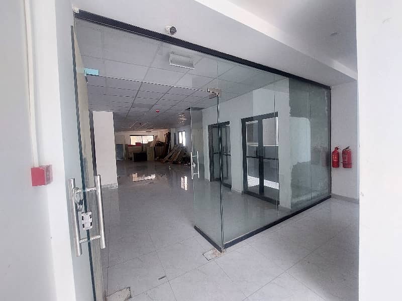 1 kanal Ground Floor Commercial Office Available For Rent Ready to Shift No Work Required 4