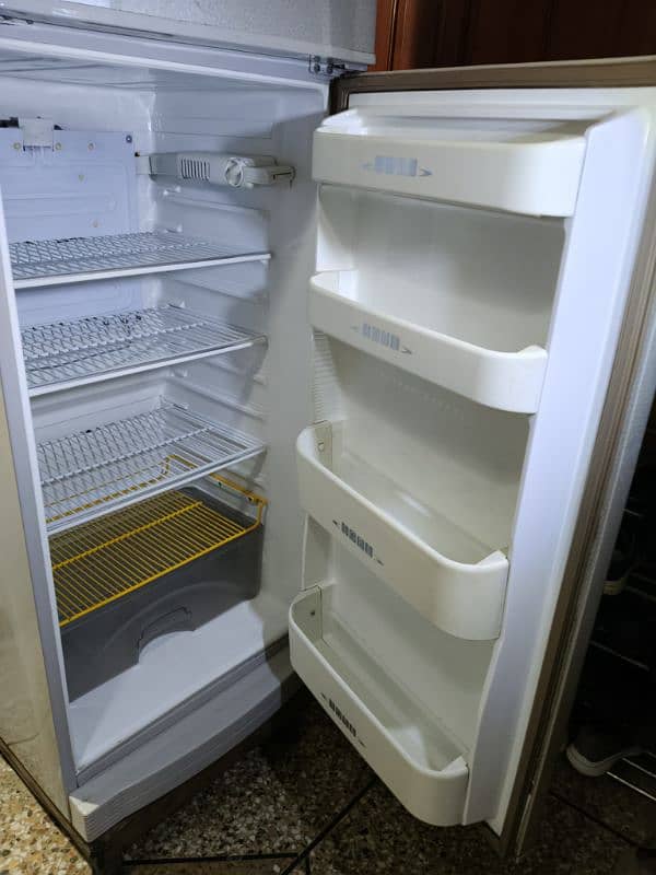 Dawlance Fridge in Good Condition 0