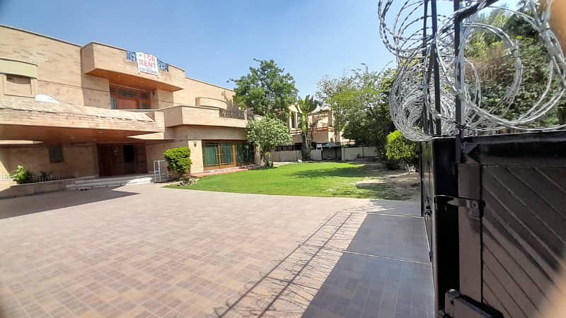 DHA Phase 3, 02 Kanal, 07 Bed, Luxurious House For Rent. 4