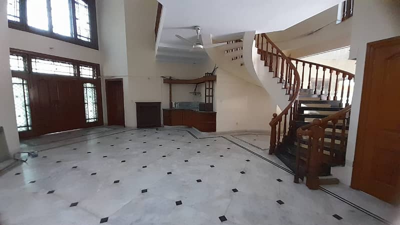 DHA Phase 3, 02 Kanal, 07 Bed, Luxurious House For Rent. 10