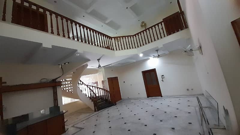 DHA Phase 3, 02 Kanal, 07 Bed, Luxurious House For Rent. 11