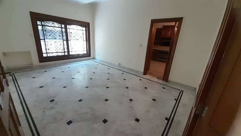 DHA Phase 3, 02 Kanal, 07 Bed, Luxurious House For Rent. 16