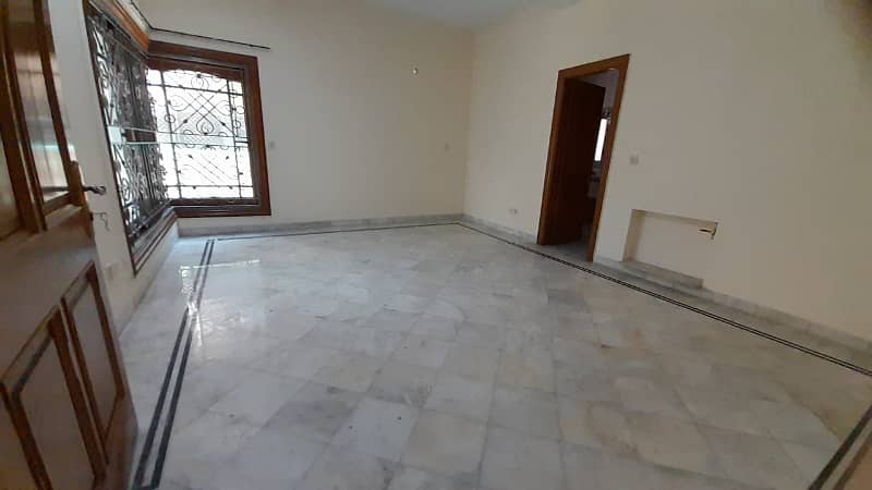 DHA Phase 3, 02 Kanal, 07 Bed, Luxurious House For Rent. 22