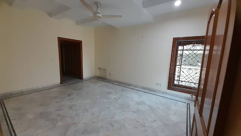 DHA Phase 3, 02 Kanal, 07 Bed, Luxurious House For Rent. 23