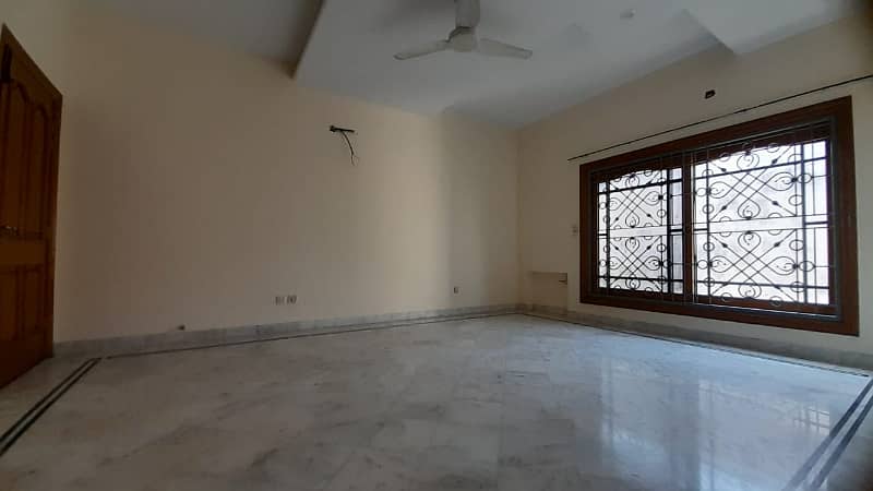 DHA Phase 3, 02 Kanal, 07 Bed, Luxurious House For Rent. 24