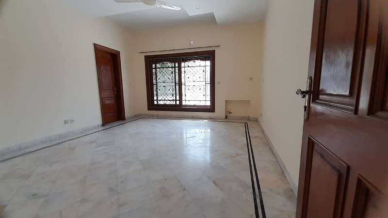 DHA Phase 3, 02 Kanal, 07 Bed, Luxurious House For Rent. 25