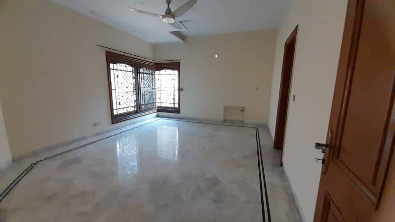 DHA Phase 3, 02 Kanal, 07 Bed, Luxurious House For Rent. 26