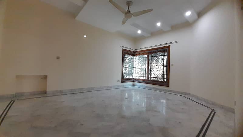 DHA Phase 3, 02 Kanal, 07 Bed, Luxurious House For Rent. 29