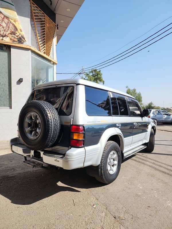 Mitsubishi Pajero 1995 Exceed variant 4