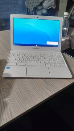 Samsung chromebook white color