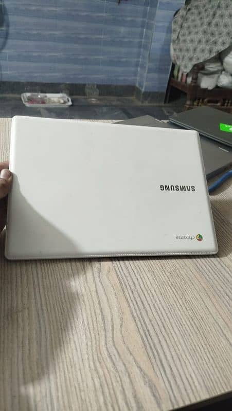 Samsung chromebook white color 2