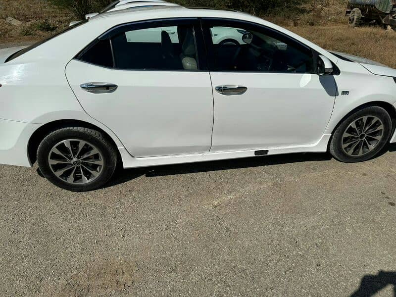 Toyota Corolla Altis 2017 4