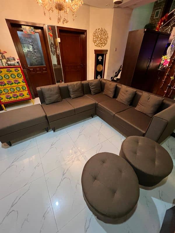 L-Shaped 7 seater sofa with 2 round sofa 4