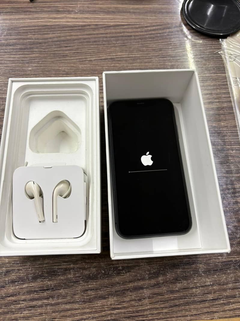 iPhone 11 - 128gb - PTA Approved - With Box 5