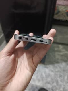 iphone 5s 16GB non pta condition 10by10 hai