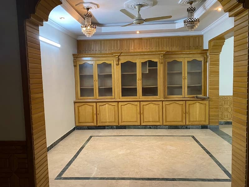 BEAUTIFUL UPPER PORTION FOR RENT 5