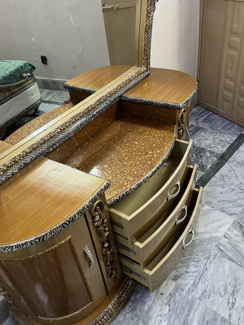 Furniture set ( bed with side tables + dressing table 10