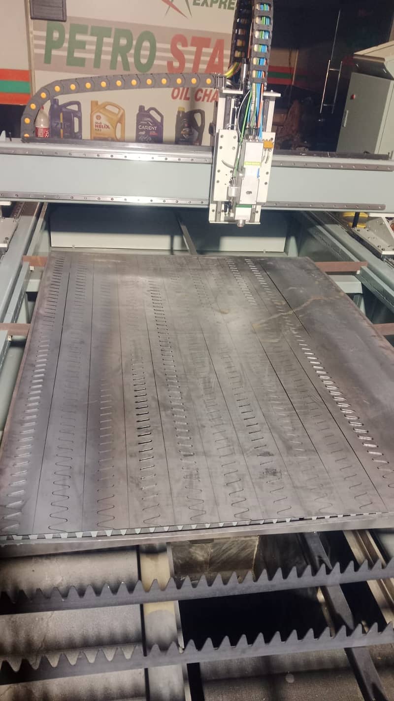 Fiber laser Cutting CNC Machine In Pakistan 2