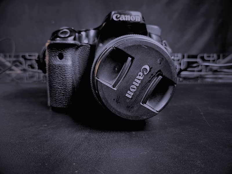 Canon EOS 70D DSLR + DSLR imported stand 9